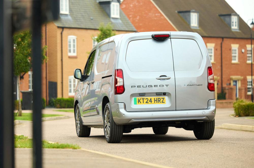 Peugeot e-Partner rear driving