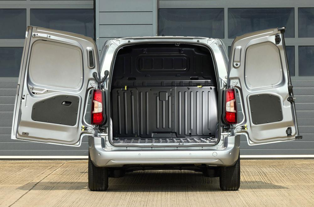 Peugeot e-Partner rear static doors open