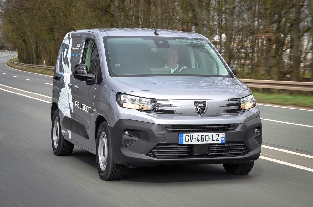 Peugeot Partner front right driving