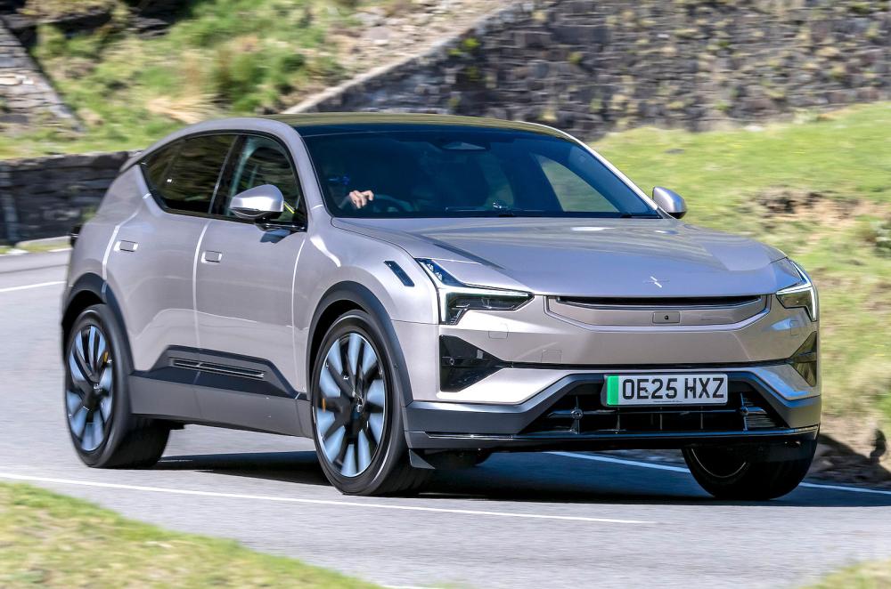 Polestar 3 front right driving