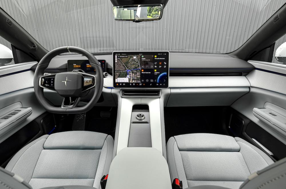 Polestar 4 dashboard