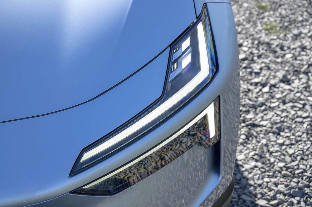 Polestar 4 headlights