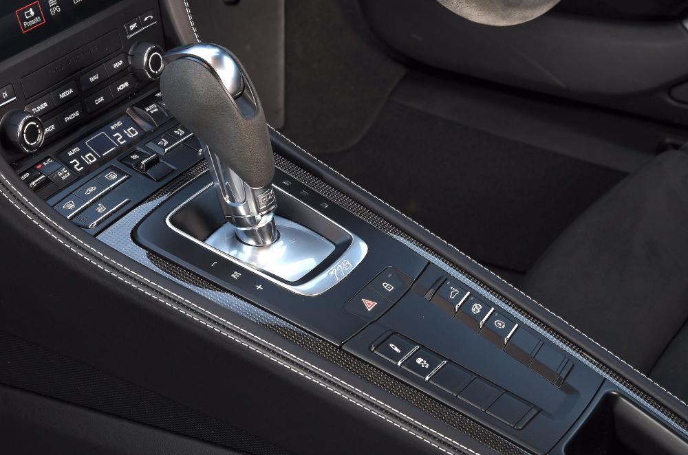 Porsche 718 Cayman gear selector