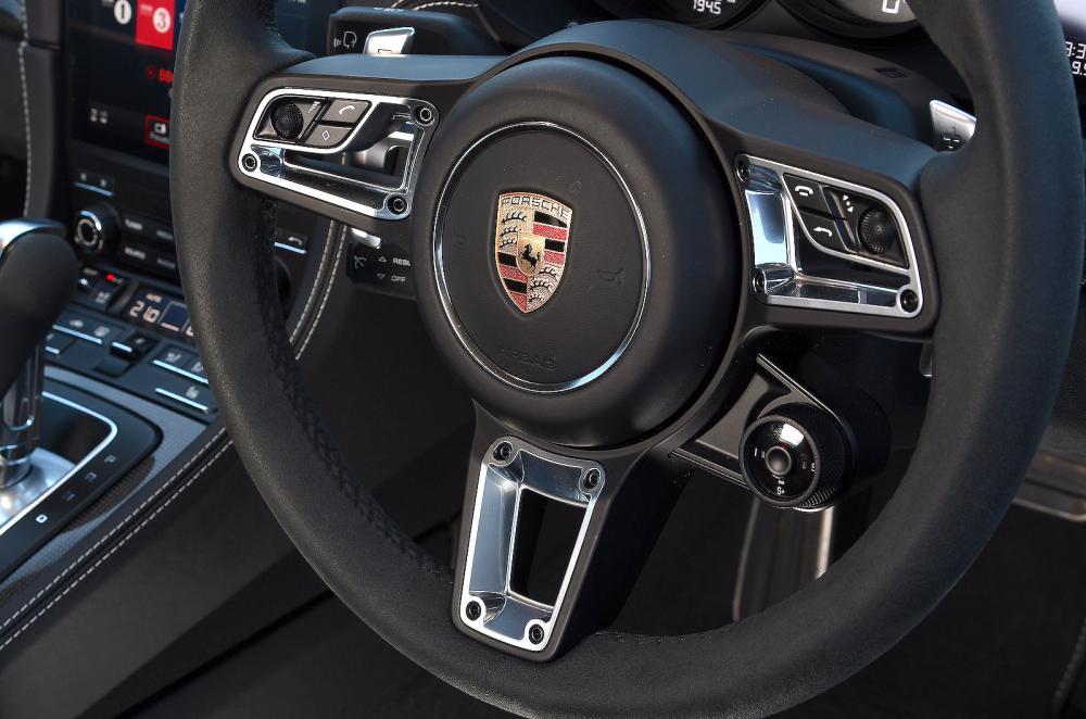 Porsche 718 Cayman steering wheel