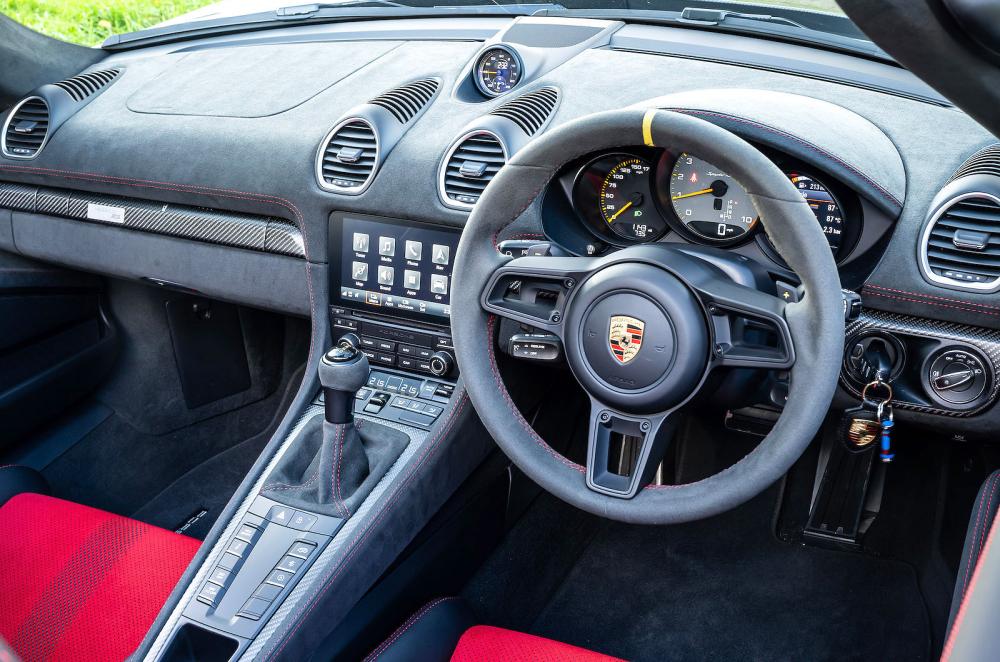  Porsche 718 Spyder RS dashboard