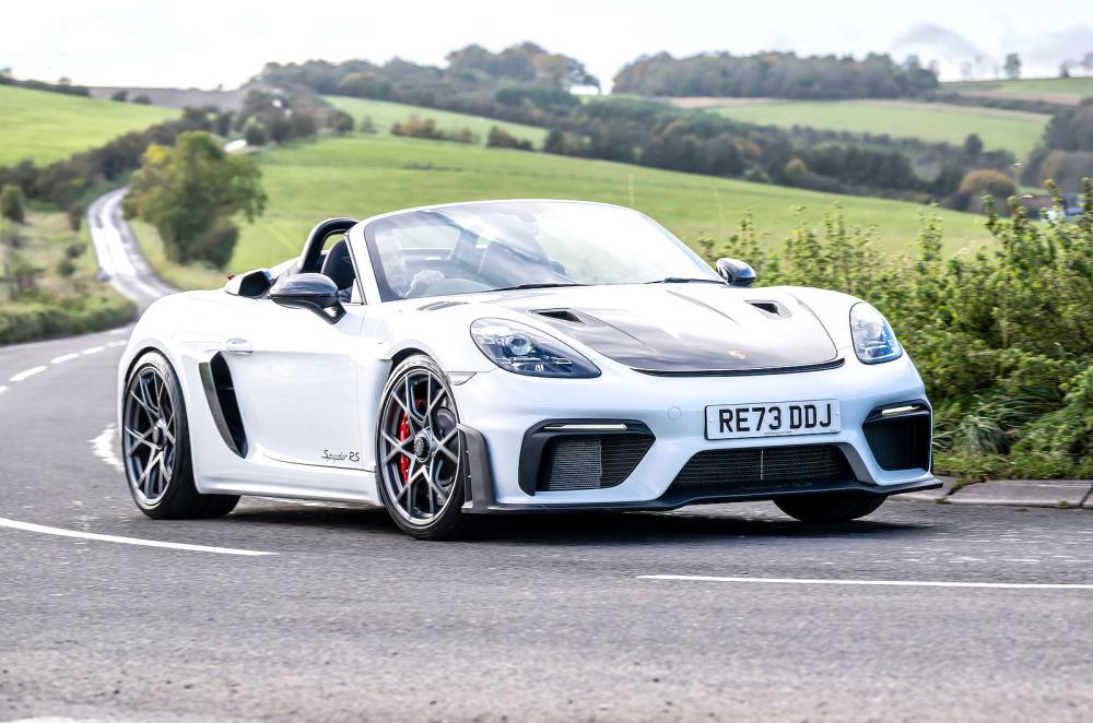 Porsche 718 Spyder RS front cornering