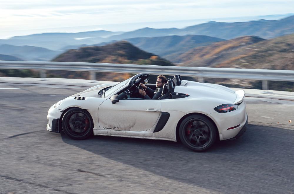 Porsche 718 Spyder RS left driving