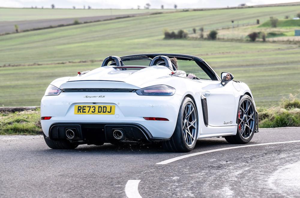 Porsche 718 Spyder RS rear cornering