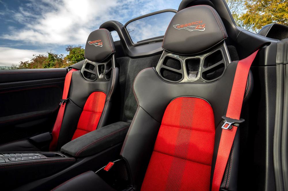  Porsche 718 Spyder RS seats