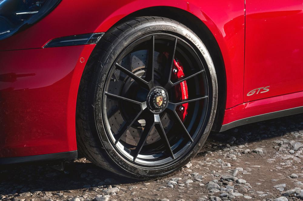Porsche 911 Cabriolet alloy wheel
