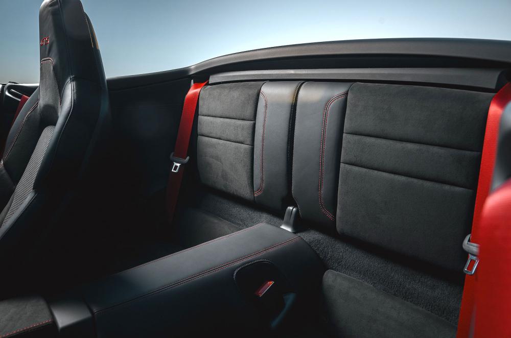 Porsche 911 Cabriolet back seats