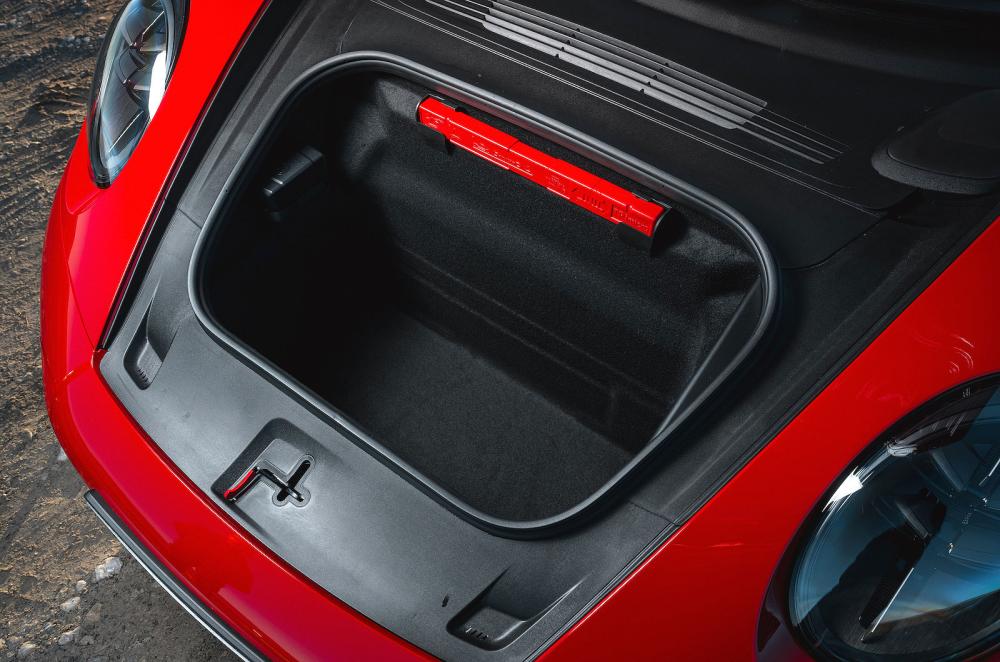 Porsche 911 Cabriolet boot