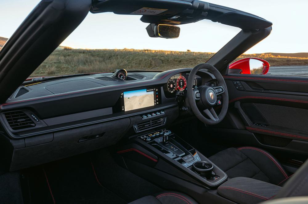 Porsche 911 Cabriolet dashboard