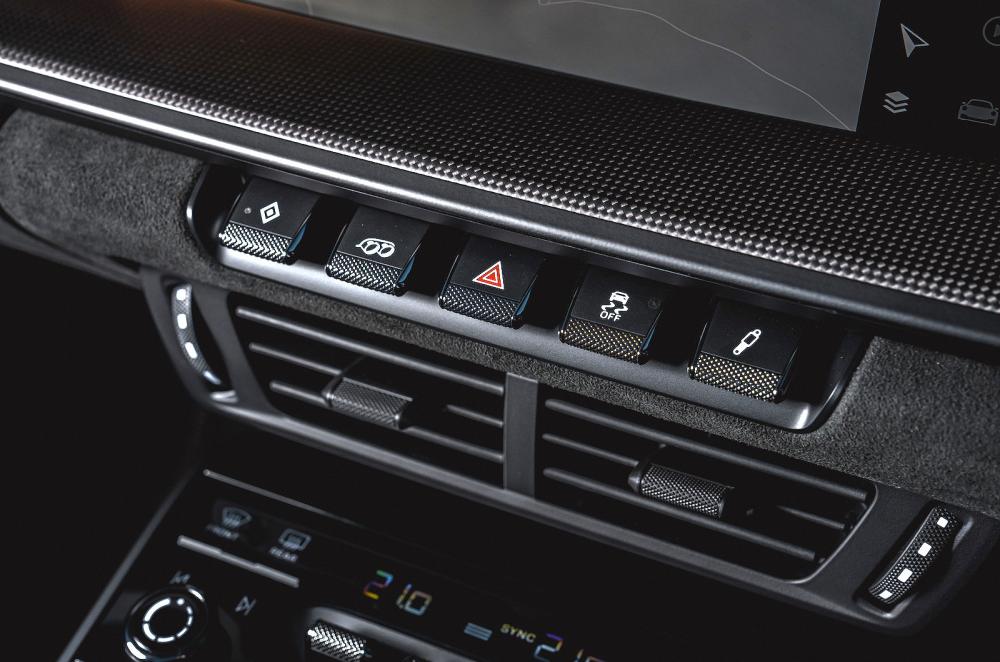 Porsche 911 Cabriolet interior controls