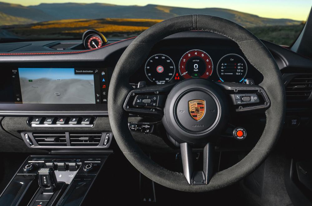 Porsche 911 Cabriolet steering wheel and screens