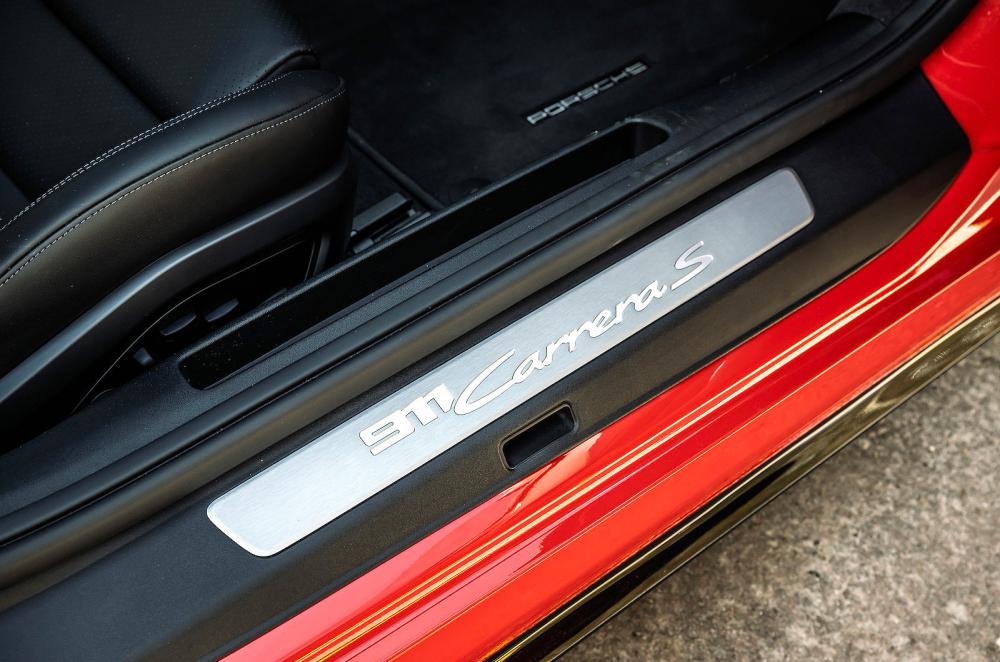 Porsche 911 kickplate