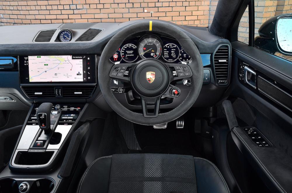 Porsche Cayenne Coupé dashboard