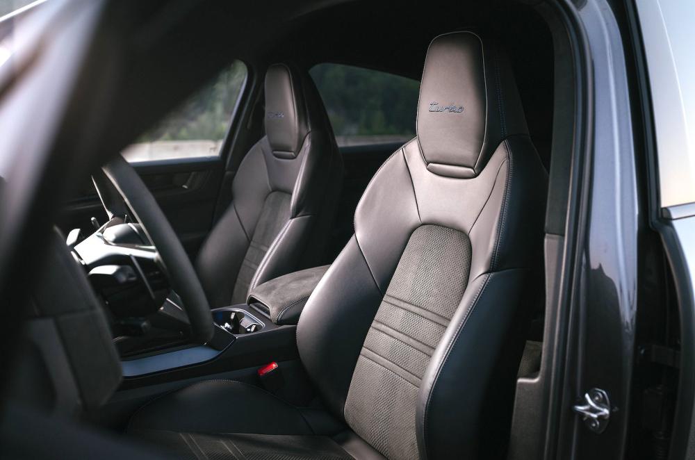 Porsche Cayenne Coupé front seats