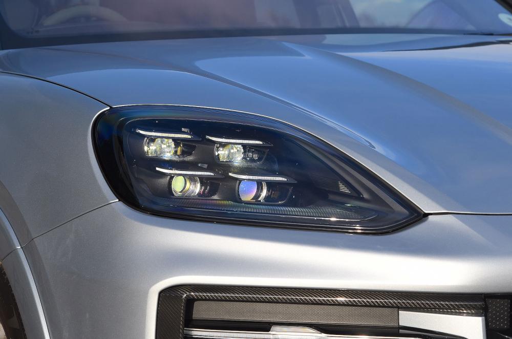Porsche Cayenne Coupé headlights