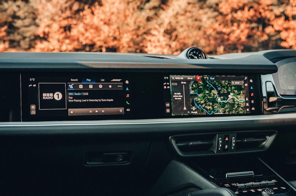 Porsche Cayenne Coupé infotainment touchscreens