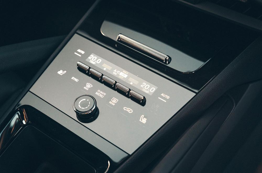Porsche Cayenne Coupé interior detail