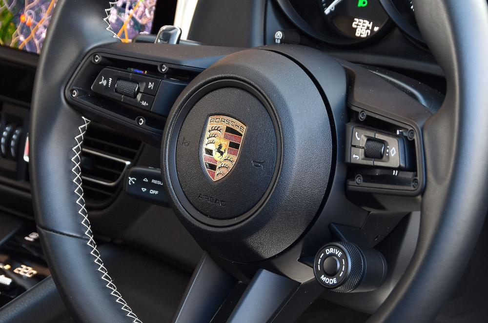 Porsche Macan interior steering wheel