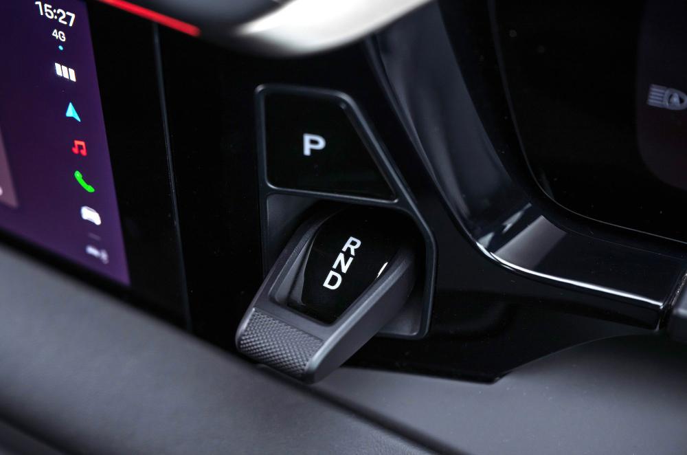 Porsche Macan Turbo Electric gear selector