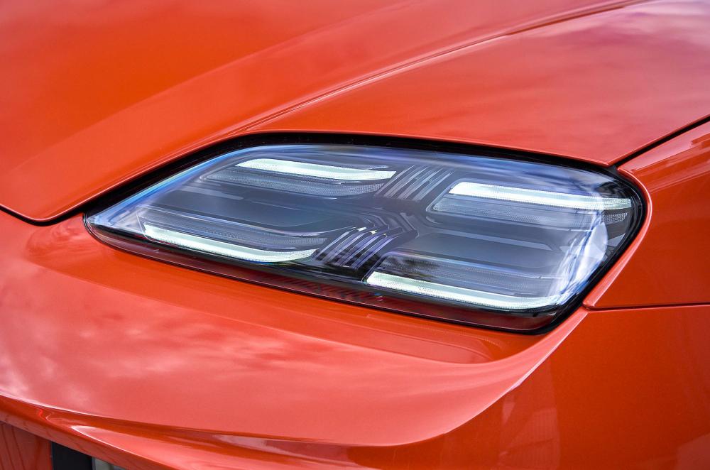 Porsche Macan Turbo Electric headlights