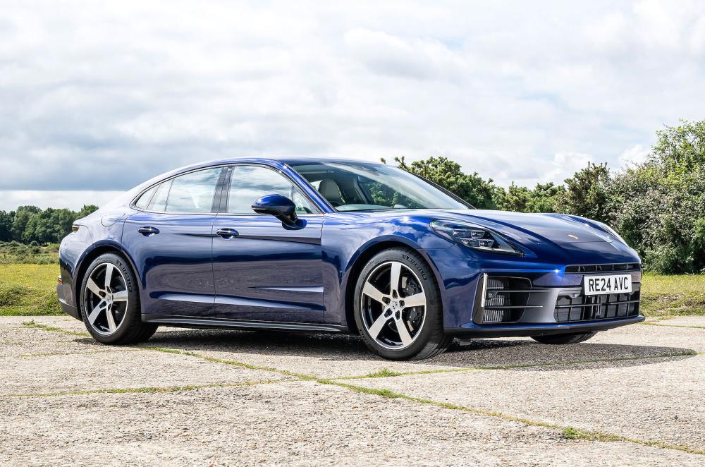 Porsche Panamera front right static