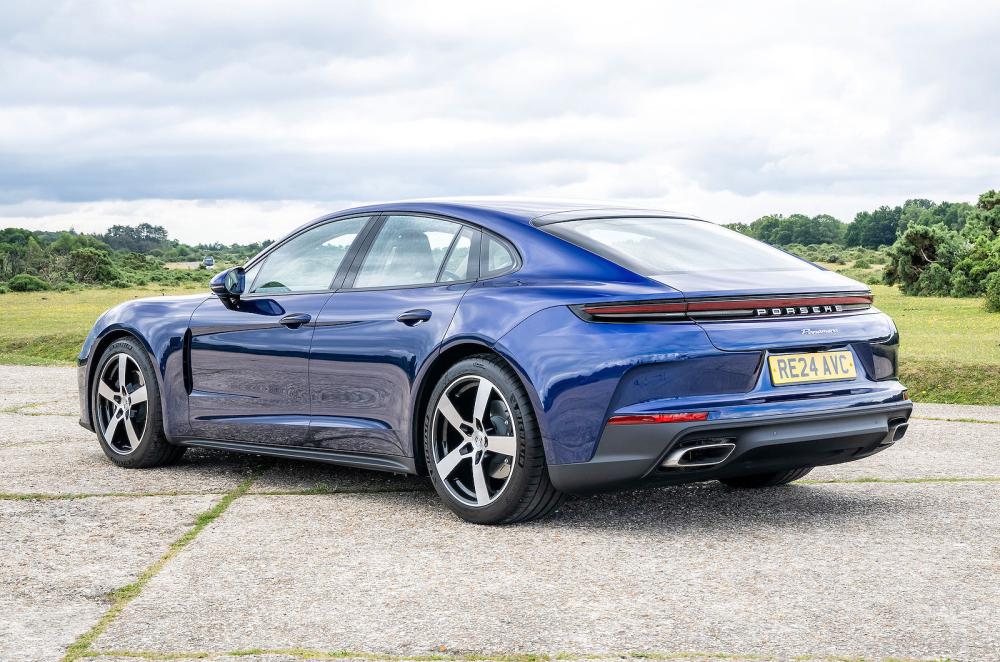 Porsche Panamera rear left static