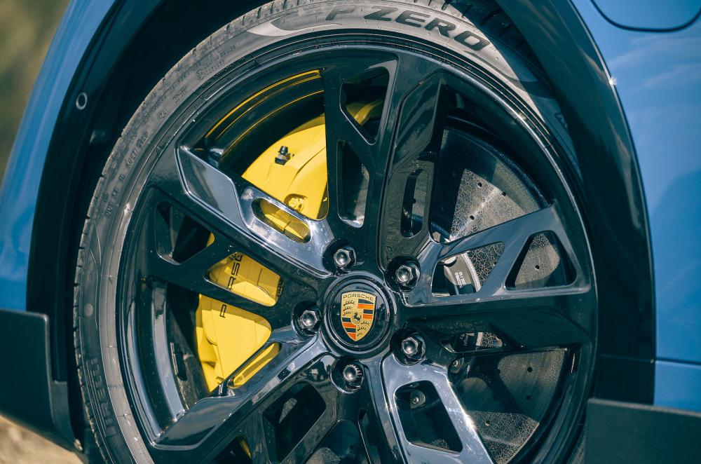 Porsche Taycan Cross Turismo alloy wheel detail