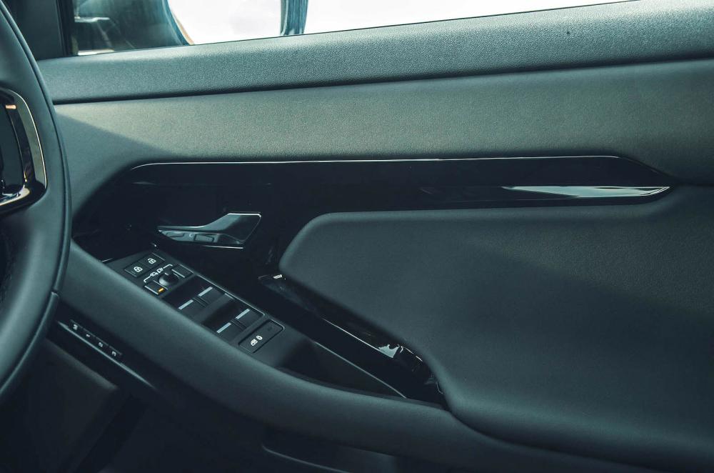 Range Rover Evoque door detail