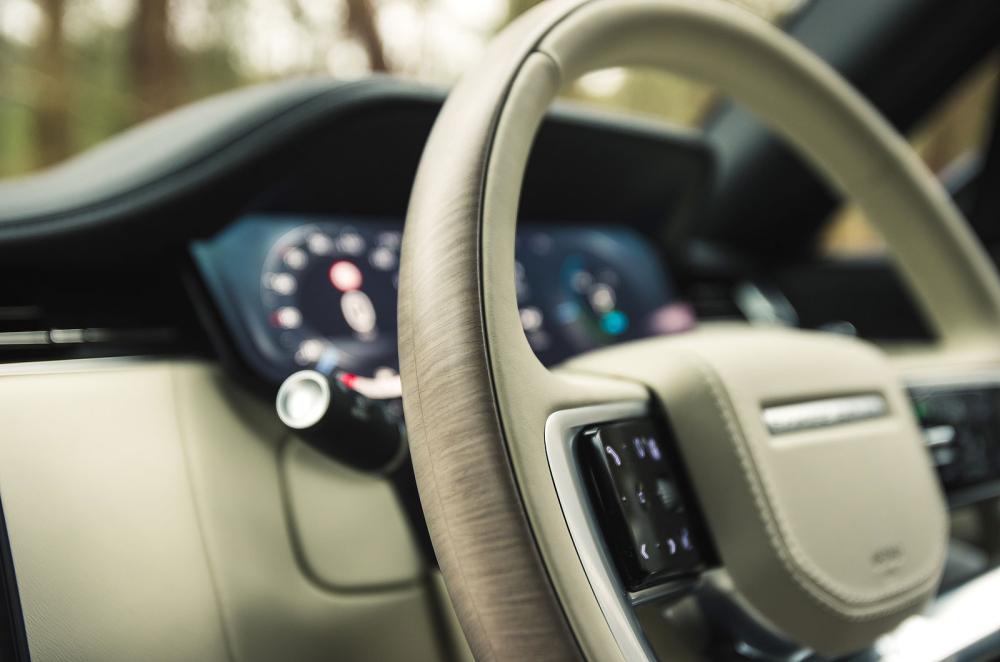 Range Rover steering wheel detail