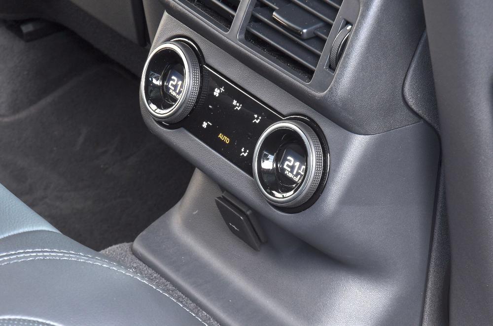 Land Rover Range Rover Velar interior aircon controls