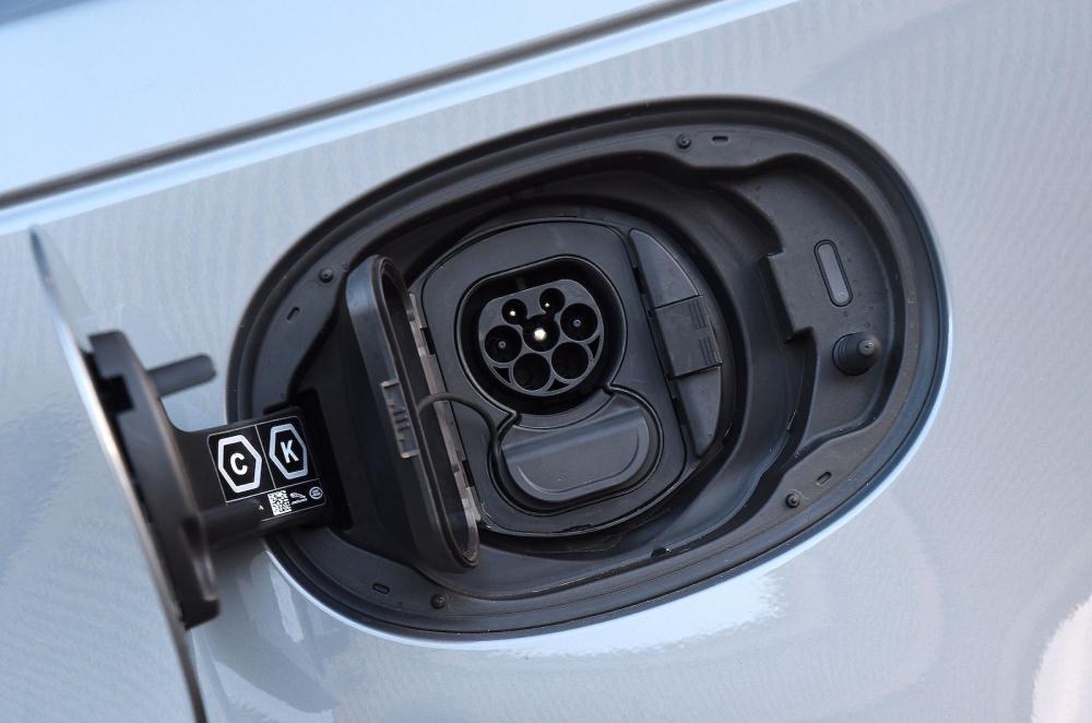 Land Rover Range Rover Velar PHEV charging socket