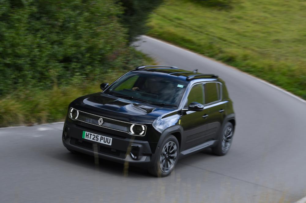 Renault 4 front cornering