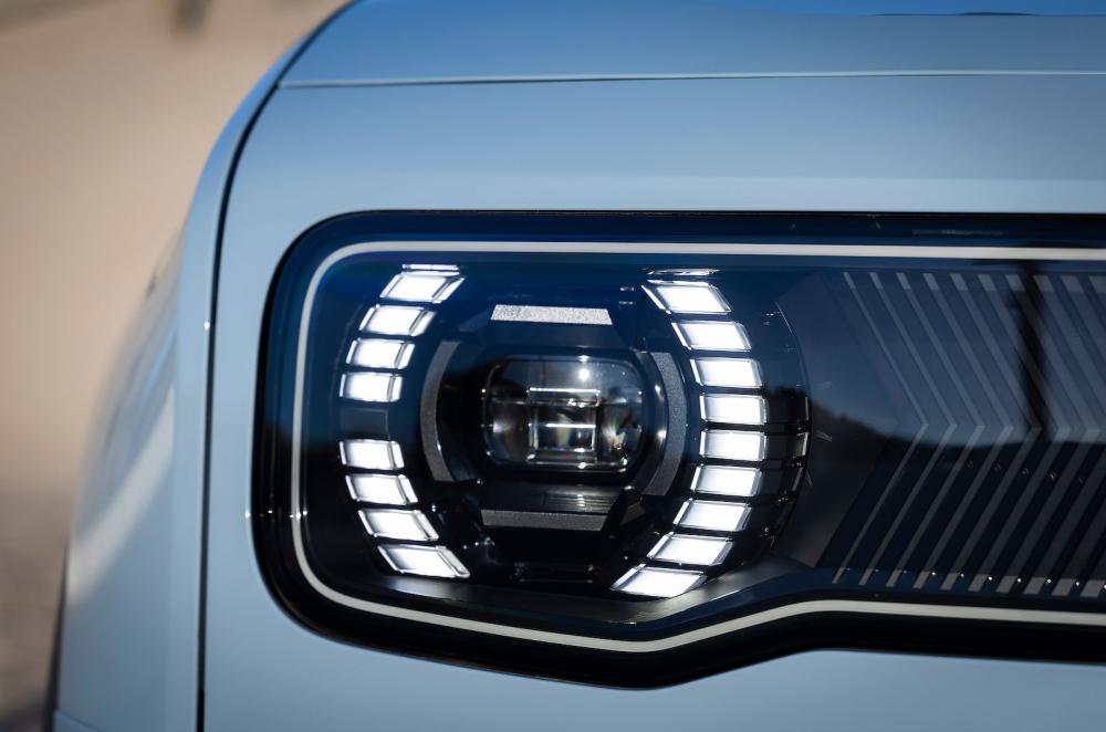 New Renault 4 headlights