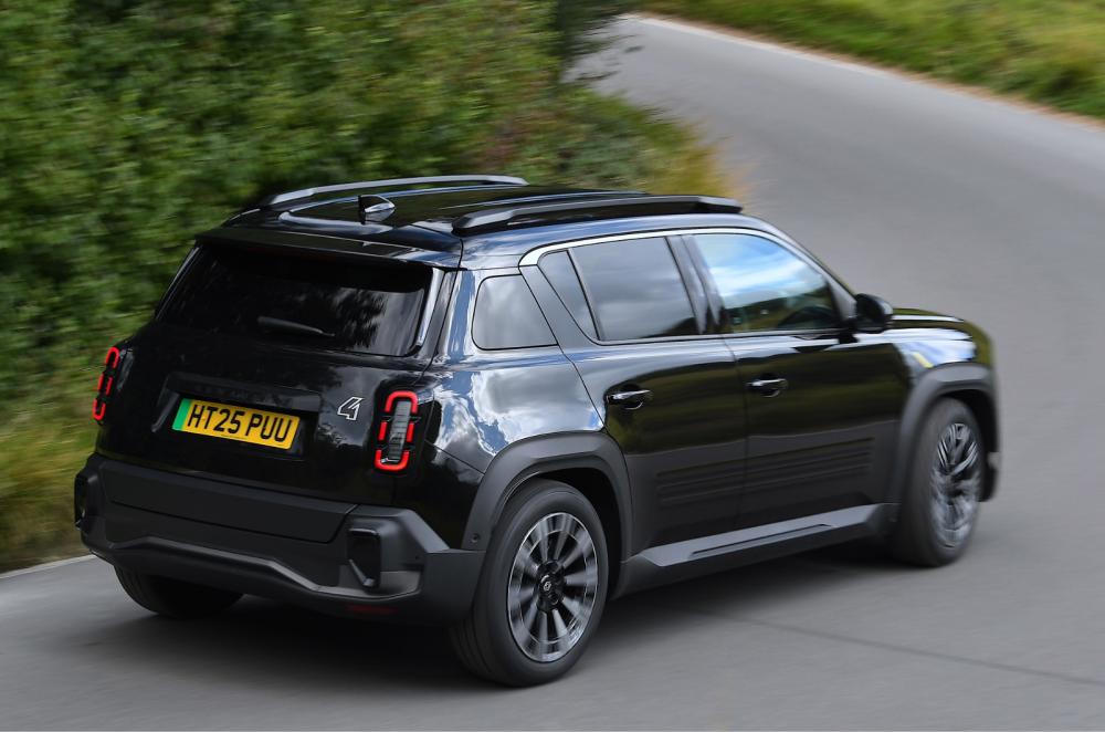 Renault 4 rear cornering