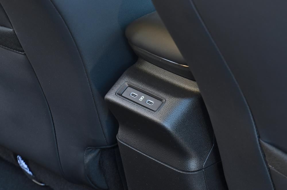 Renault 4 USB port detail