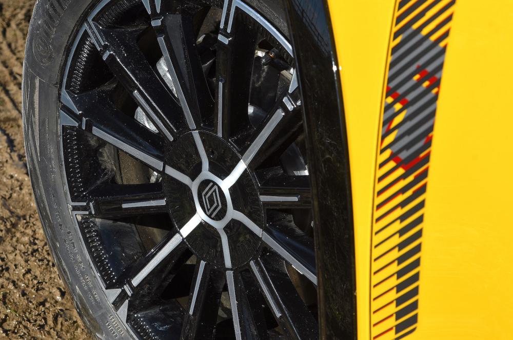 Renault 5 alloy wheel