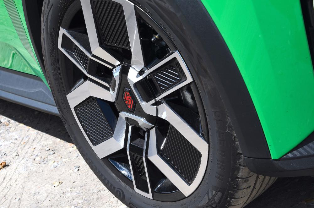 Renault 5 alloy wheel