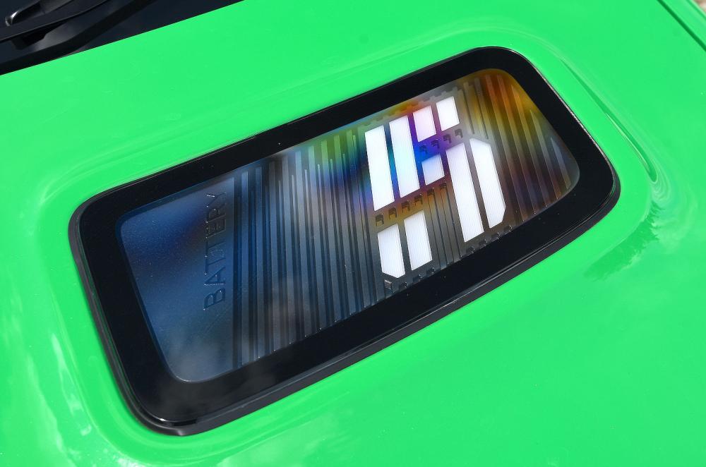 Renault 5 bonnet detail