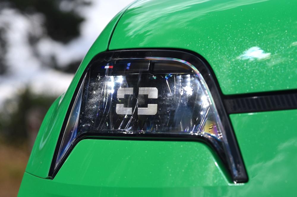 Renault 5 headlights