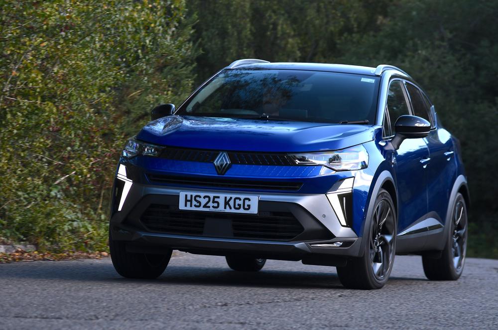 Renault Captur front cornering