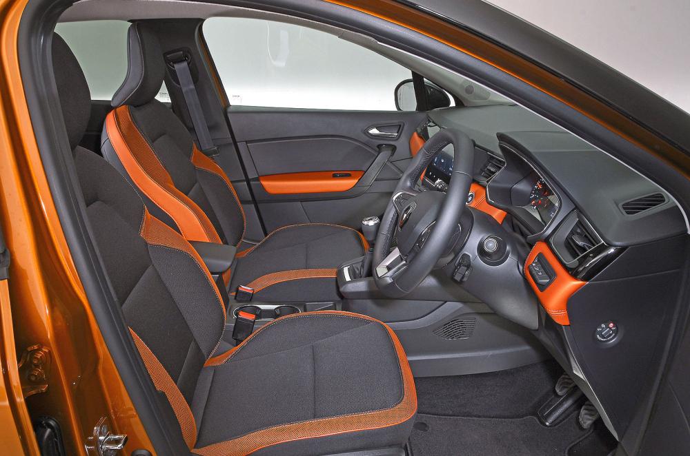 Renault Captur front seats