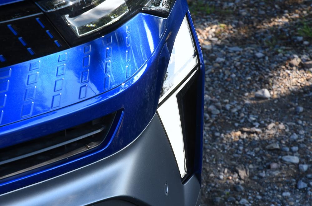 Renault Captur headlight detail