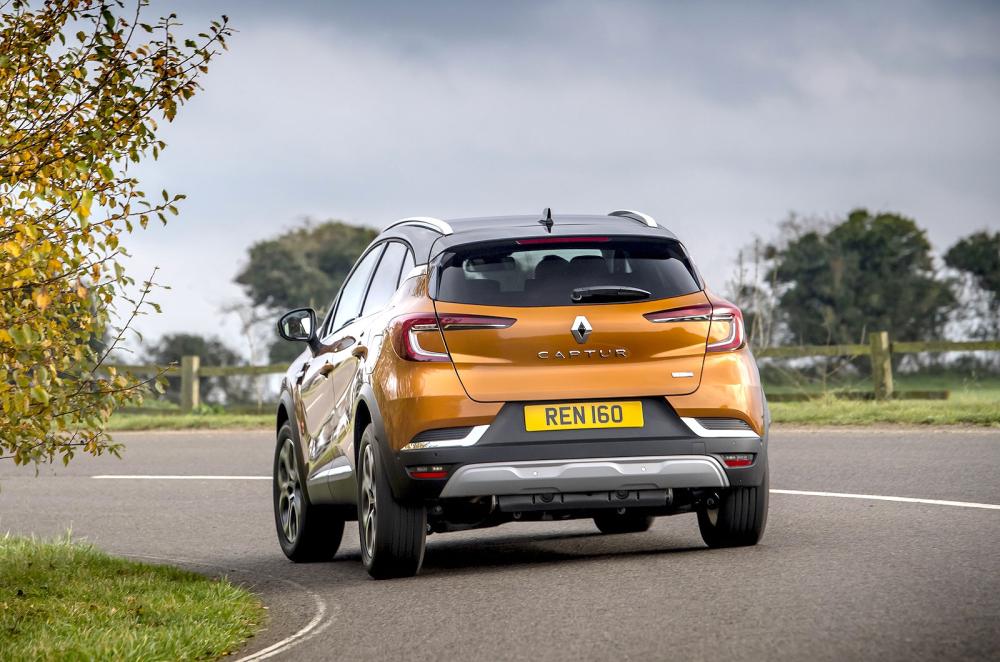 Renault Captur rear cornering
