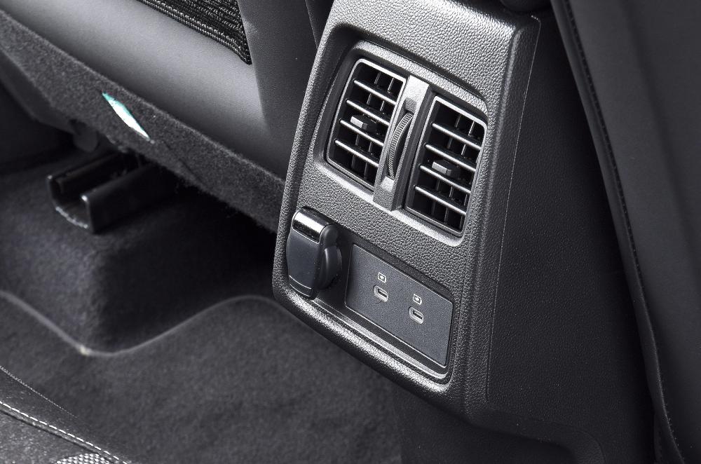 Renault Captur rear interior detail