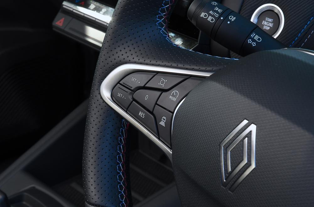Renault Captur steering wheel detail