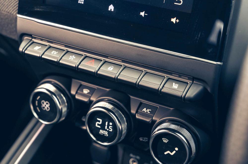 Renault Clio interior climate controls